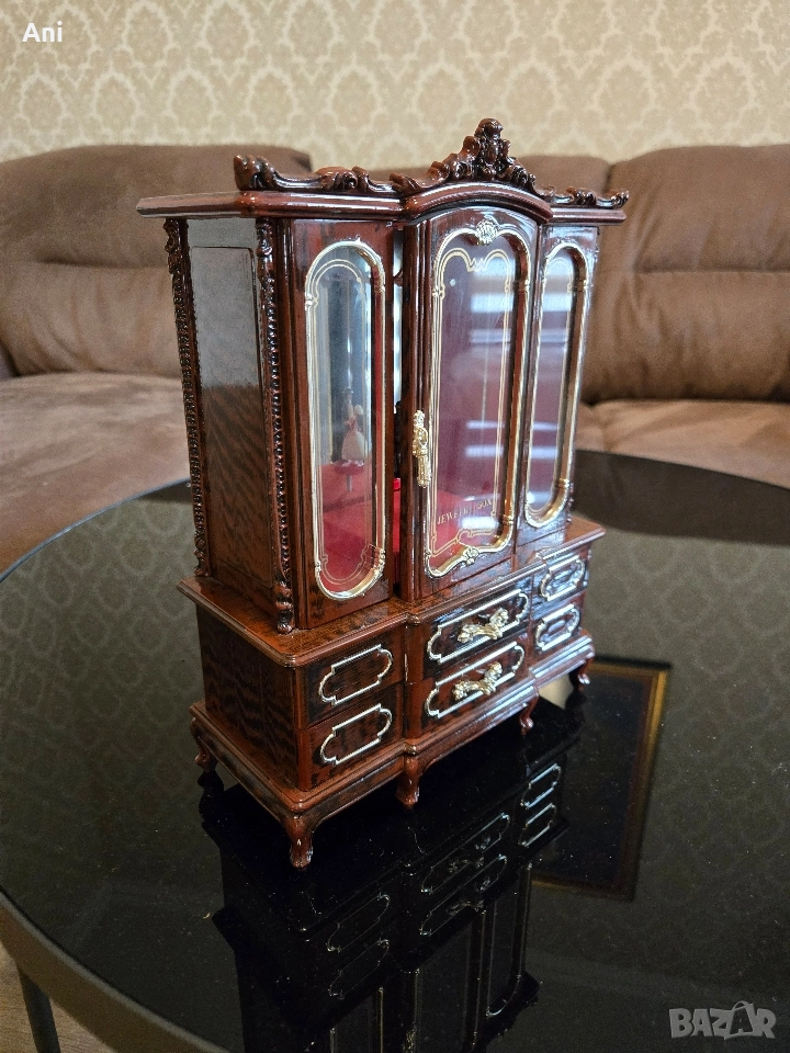 Музикална кутия/ бижутерка тип витрина, снимка 1