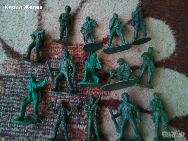 Войници пластмасови 12 броя 51757, снимка 1
