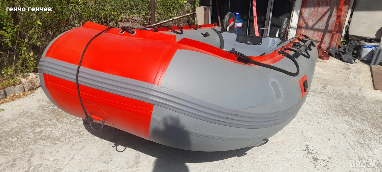 Продава се лодката от снимките.Почти нова.С транцеви колела и покривало.-1450лв., снимка 1