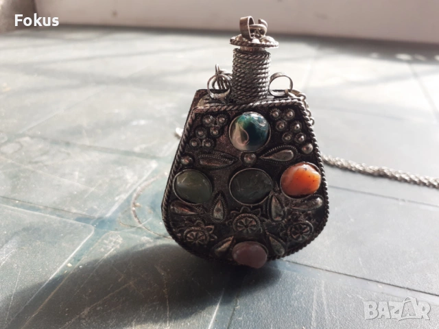 Страхотно малко шишенце за пафюм с камъни, снимка 4 - Антикварни и старинни предмети - 53281281