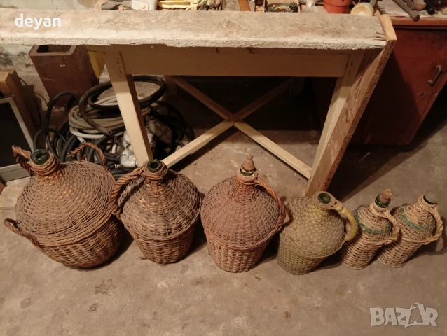 Стари стъклени дамаджани