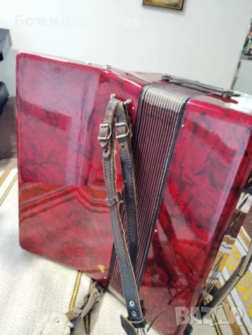 Продавам акордеон Велтмайстер-Стела 60 баса, снимка 2 - Акордеони - 50747824