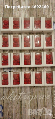 Ръчно изработена червена свещ "Мече с рози" – Топ подарък, снимка 2 - Декорация за дома - 52921917