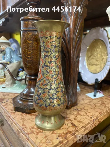 Месингова ваза Най-вероятно от Индия Ръчно резбована и оцветеня Височина-19.5 см и диаметър на горна, снимка 4 - Вази - 50172565