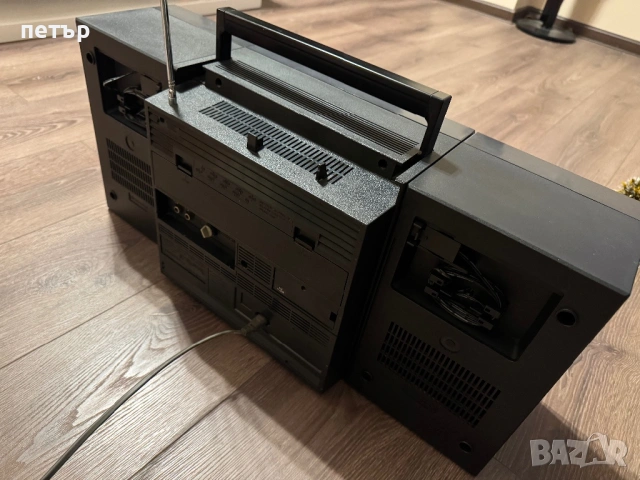 Касетофон Hitachi Trk 9230e, снимка 4 - Радиокасетофони, транзистори - 53091837