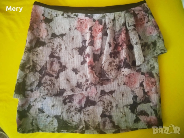 Пола Bershka с флорален  принт