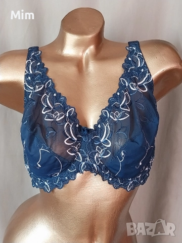 hunkemoller 95 E Тъмно син сутиен с бродерия 