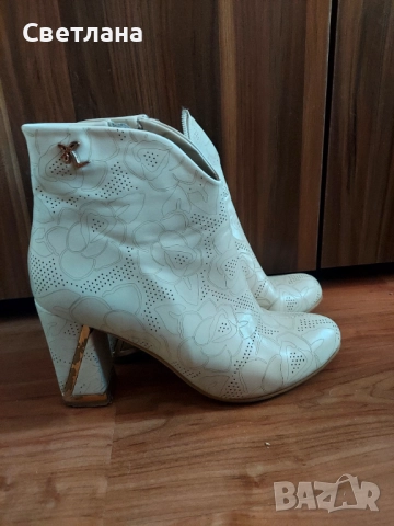 Светлобежови боти 38 номер, снимка 2 - Дамски боти - 51863013