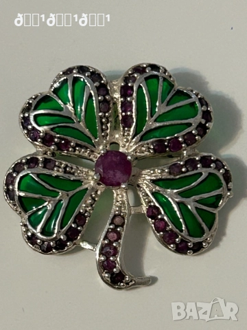 Невероятно красиво бижу! Сребърен медальон/ брошка детелина с емайл и естествени рубини , снимка 2 - Колиета, медальони, синджири - 52849694