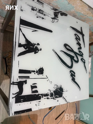 Маса метал и стъкло