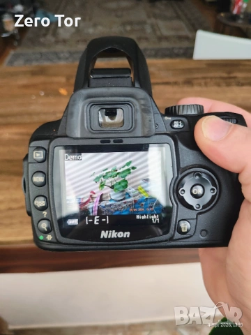 Nikon D60 + Sigma DC 18-50mm + зарядно х батерии 