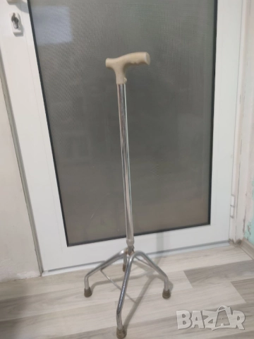 Бастун с 4 опори + 2 алуминиеви патерици / 61лв, снимка 3 - Патерици - 52907894