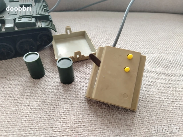 танк на батерии, снимка 3 - Антикварни и старинни предмети - 53935242