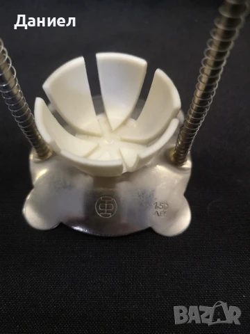 Соц яйцерезачка , снимка 3 - Антикварни и старинни предмети - 50930690