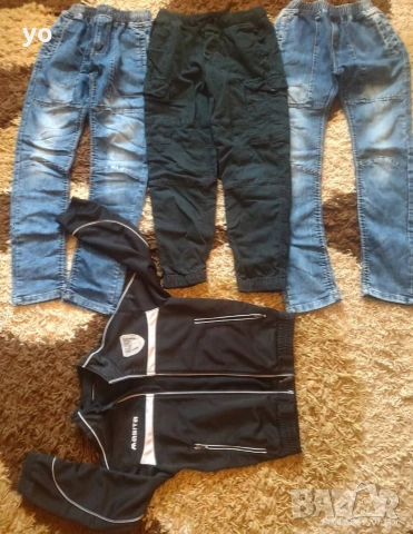 Голям кашон с детски дрехи размер 128 и сандали Найк номер 33 