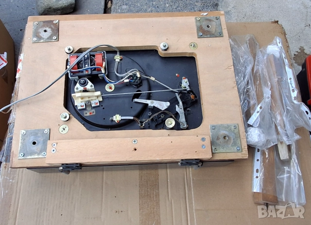 Шаси за грамофон НС 07 с капак и база с крачета, снимка 2 - Грамофони - 52829795