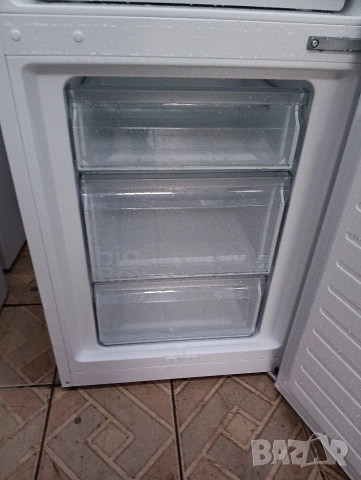 Комбиниран хладилник с фризер Сименс Siemens А+++ с две години гаранция!, снимка 2 - Хладилници - 53908346