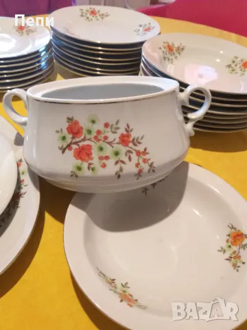 Български порцеланов сервиз, снимка 2 - Чинии - 48844866