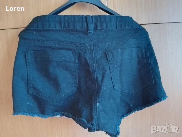 Като нови!Къси черни дънки на цветчета, снимка 4 - Дънки - 51348047