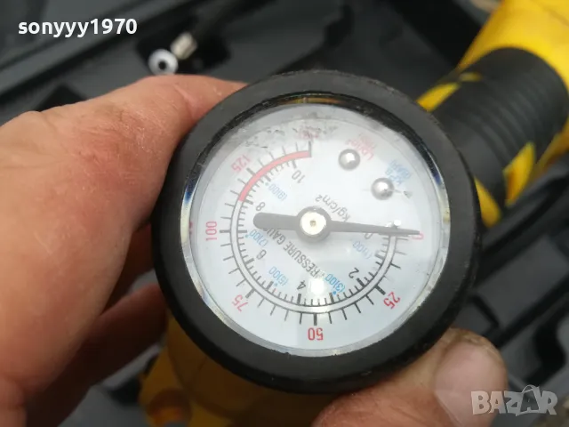 POWERPLUS-КОМПРЕСОР С МАРКУЧ И МАНОМЕТЪР 3103251616, снимка 3 - Компресори - 49711563