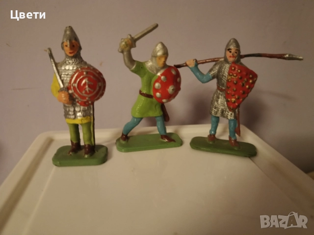 стари фигурки войници 