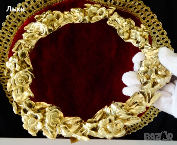Бронзов венец,бронзова рамка с релефни цветя. 
