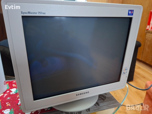 Монитор Samsung SyncMaster 797MB CRT 1920 x 1440 пиксела 43,2 см (17"). Супер рядък и колекционерски