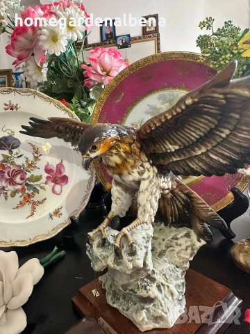 Порцеланова скулптура G. Armani Florence – Сокол, Италия, сертификат, снимка 9 - Декорация за дома - 54118168