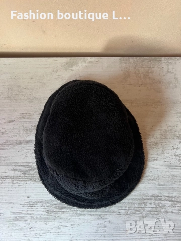 Дамска кръгла черна пухена шапка 🖤, снимка 2 - Шапки - 52943917