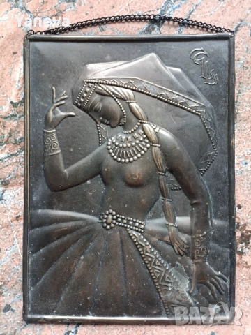 Медно пано на жена в танцова поза с  носия и бижута. , снимка 4 - Пана - 52471428