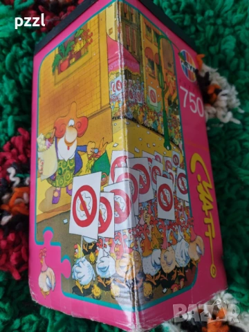 Триъгълен Пъзел "Chickens Protest” Heye 1994г. 750 части, снимка 2 - Пъзели - 53872474