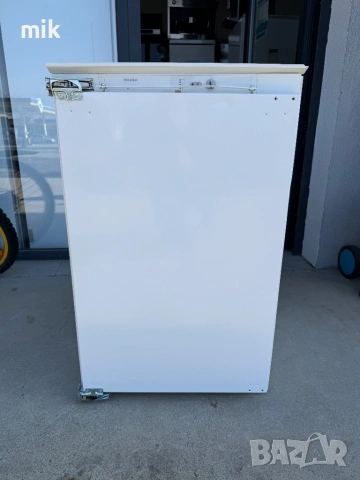 Малък хладилник Миеле за вграждане, снимка 2 - Хладилници - 53703445