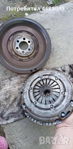 Маховик с притискател и диск малко използвано за Сеат Толедо 1.6 бензин 102к.с 2005г , снимка 2 - Части - 53008230