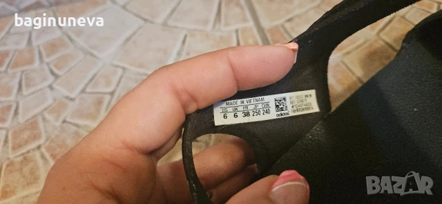 Сандали Adidas UK5 и UK6, снимка 4 - Детски сандали и чехли - 51305317