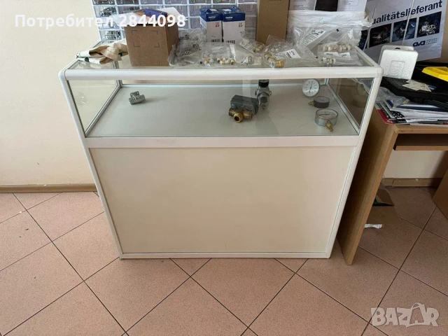 Щанд маса от алуминий, стъкло и ПДЧ - размери 100х90х50 - 3 бр.