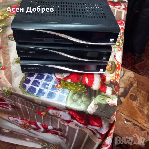 Продавам 3 бр сателитни приемници .Dreambox hd 800 4 бр и един 500hd.