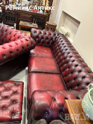 Табуретка, фотьойл и троен диван Chesterfield Oxblood., снимка 7 - Дивани и мека мебел - 52591429