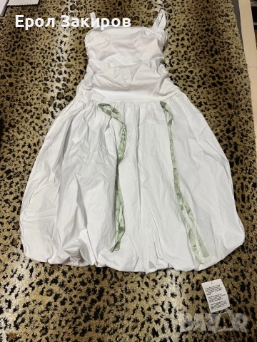 Бяла набрана рокля 