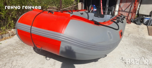 Продава се лодката от снимките.Почти нова.С транцеви колела и покривало.-1450лв.