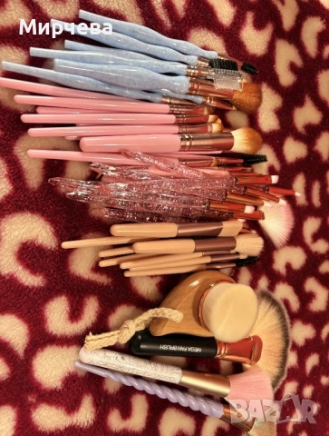 Голям лот чисто нови четки за грим и поставка около 50бр, снимка 8 - Комплекти и лотове - 53700179
