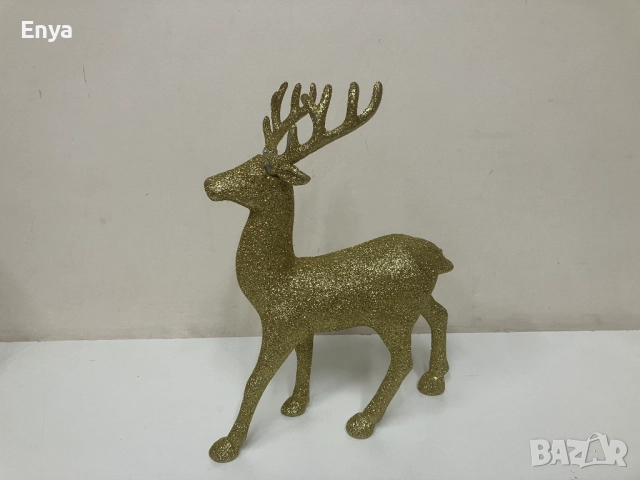 Коледна фигура на еленче със златисто покритие