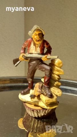 Ловец, детайлна статуетка от Германия. , снимка 2 - Статуетки - 45559584