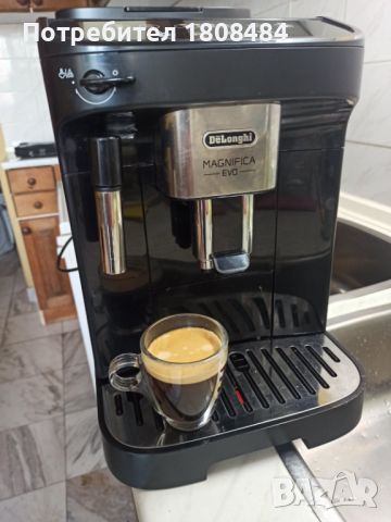 Кафеавтомат Делонги Магнефика, работи отлично и прави хубаво кафе с каймак , снимка 3 - Кафемашини - 46444882