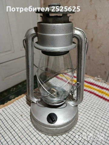 Неползван стар фенер 