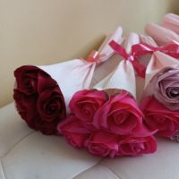 Налични ,изпращам веднага -Букет със пет броя сапунени рози ,цена 5лв, снимка 4 - Изкуствени цветя - 45634132