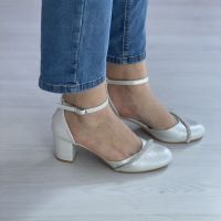 Елегантност с блясък: Изчистени дамски затворени сандали с ток и бляскав акцент Цветове: черен и бял, снимка 4 - Дамски елегантни обувки - 45496207