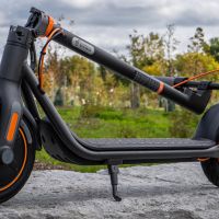 НОВ Електрически скутер тротинетка Segway Kickscooter Ninebot F40E с гаранция 2г, снимка 6 - Велосипеди - 37501475