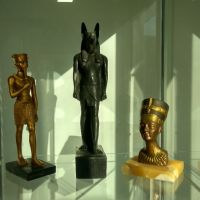 Египетска статуетка на Амон Ра , бог на слънцето, покровител на фараоните ., снимка 6 - Статуетки - 45304874