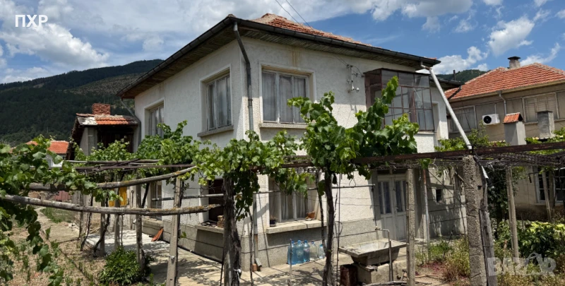 Продава се Къща на Два етажа в град Твърдица/обл.Сливен, снимка 1