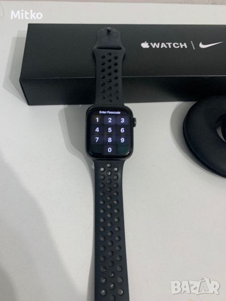 Apple Watch SE NIKE Edition 44mm, снимка 1